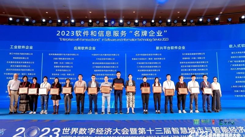 在判断信息技术服务收费是否合理时，可以从以下几个方面进行考量：